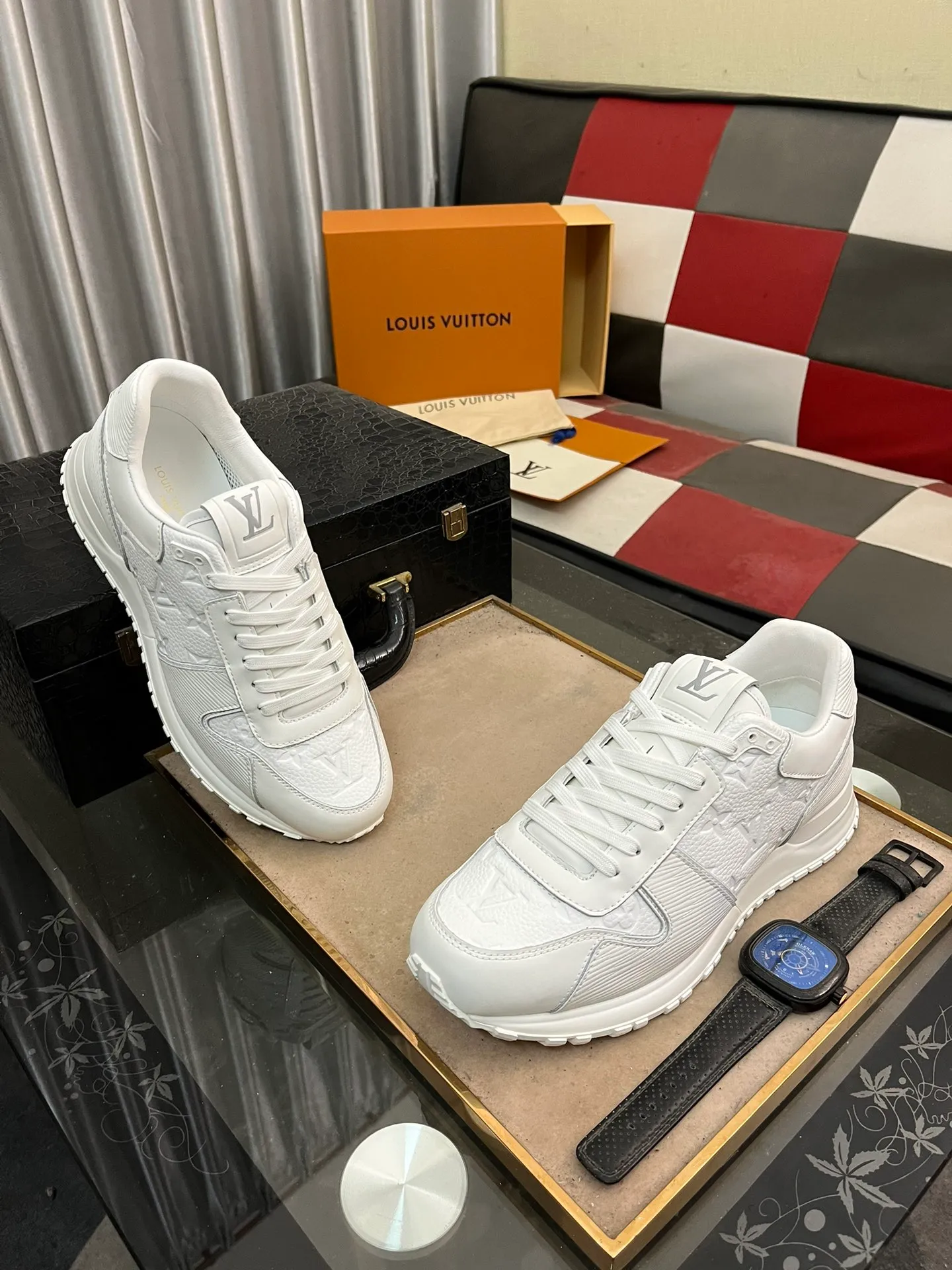 Men's shoes 💰540⌚️⌚️LV Louis Vuitton. The latest fashionable casual shoes are popular in physical stores. New spring and summer comfortable imported custom original cowhide, unique jacquard fabric element design. With sheepskin lining, Lv original base, [sun][sun] high-end packaging and high quality💪Details determine quality, code number 38-44